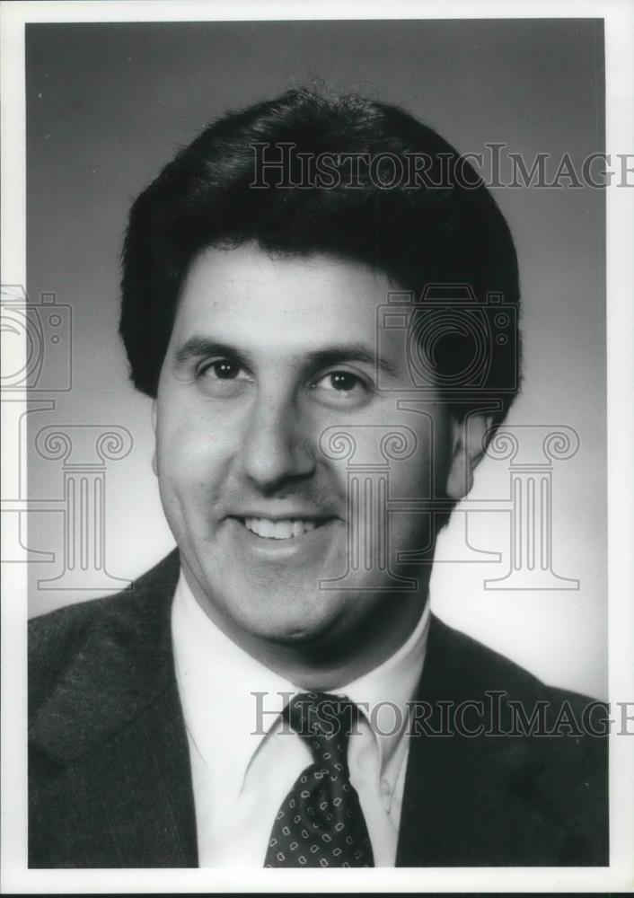 Press Photo Bill Klaus Station Manager WNIR FM Cleveland - cvp08816 - Historic Images