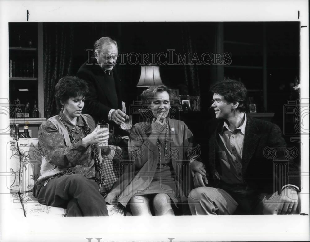 1990 Press Photo Tammy Grimes Burt Edwards Cynthia Crumlish Charles Robinson - Historic Images