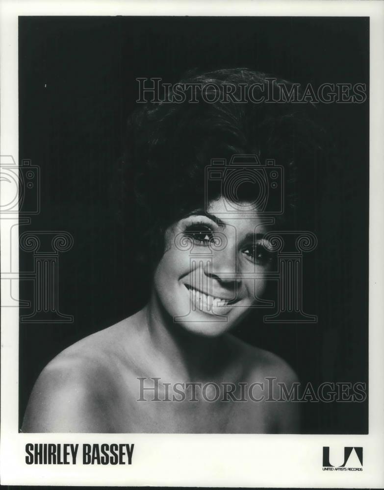 1973 Press Photo Shirley Bassey Contemporary Pop Singer - cvp05098 - Historic Images