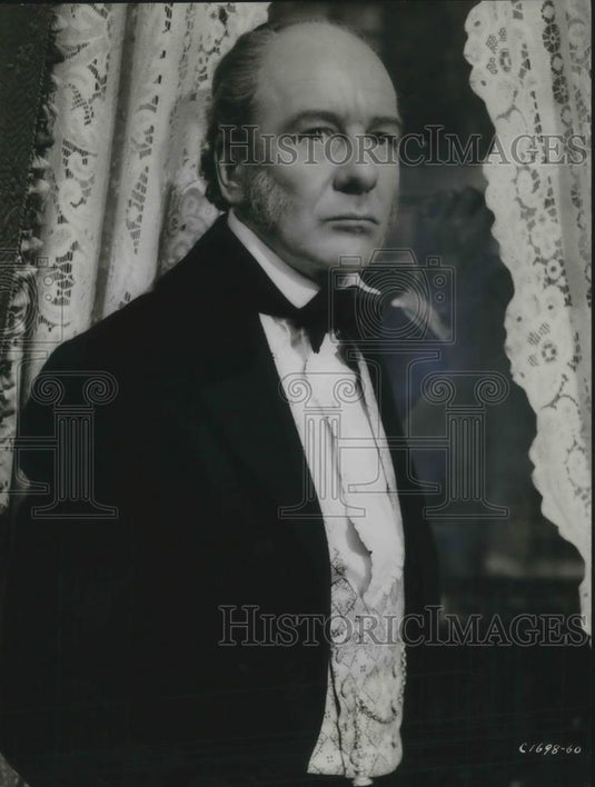 1957 Press Photo Sir John Gielgud Actor in Saint Joan - cvp14255 - Historic Images