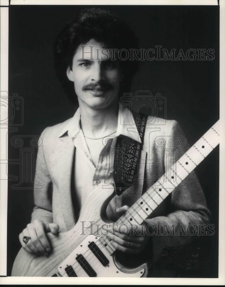 1988 Press Photo Steve Andrews Musician Aurora Woodlands Inn - cvp14754 - Historic Images