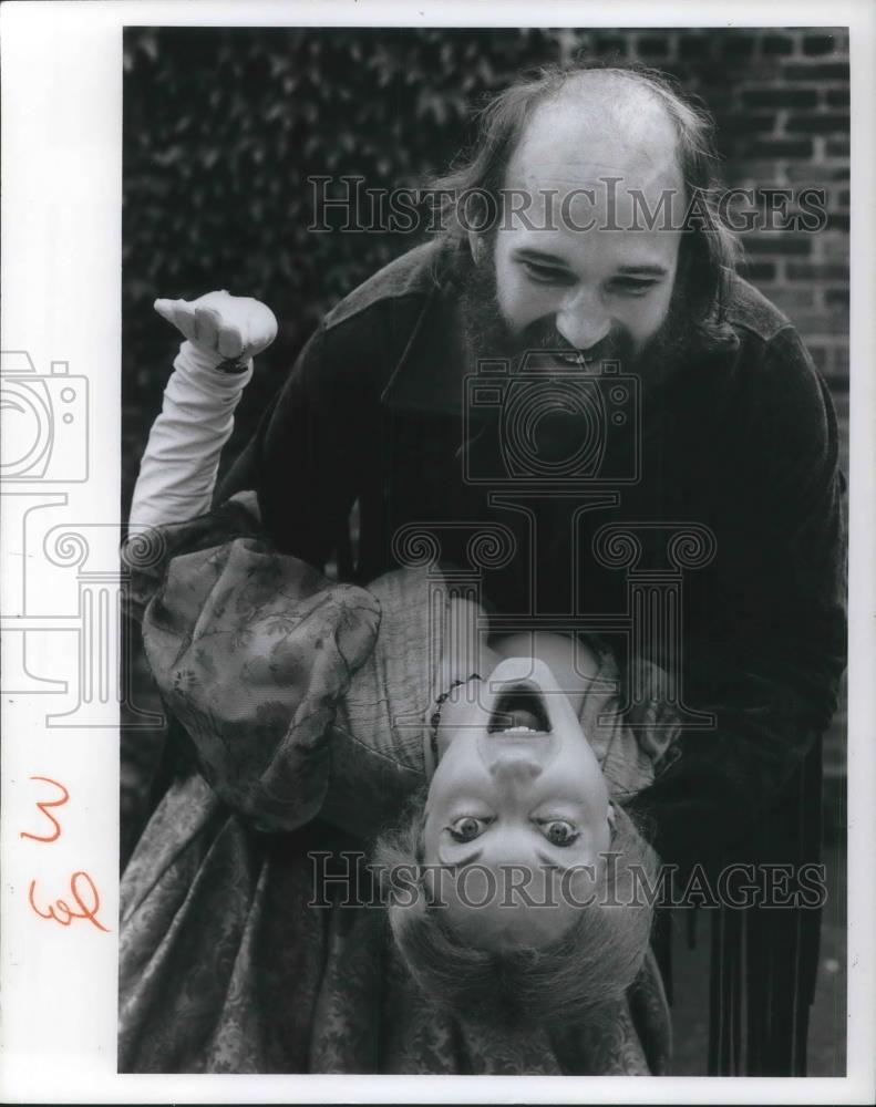 1973 Press Photo Sandy Edlman and Mim Goloboff in Our American Cousin - Historic Images