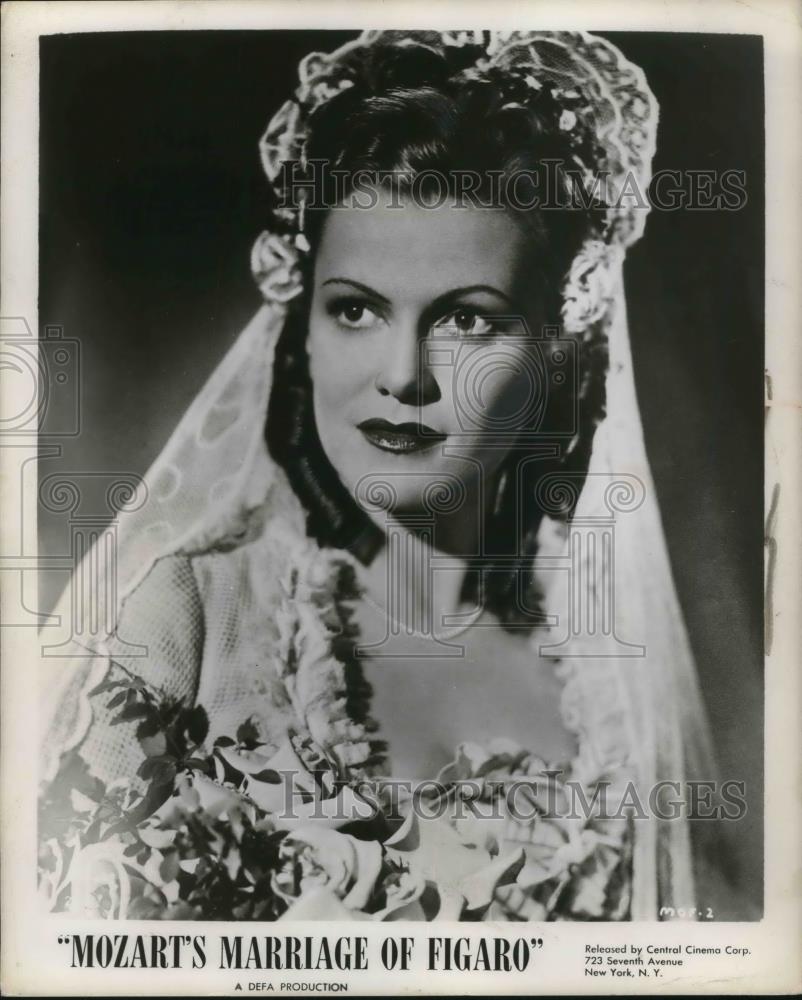 1951 Press Photo Angelika Huaff stars in Mozart&#39;s Marriage of Figaro - cvp16406 - Historic Images