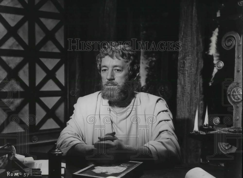 1964 Press Photo Alec Guinness as Emperor Marcus Aurelius - cvp17870 - Historic Images