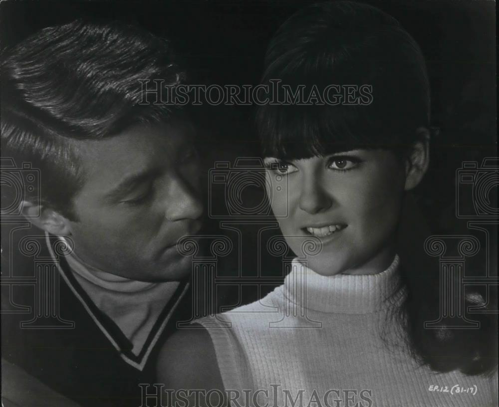 1968 Press Photo Shelley Fabares & Bill Bisby in Clambake - cvp11702 - Historic Images
