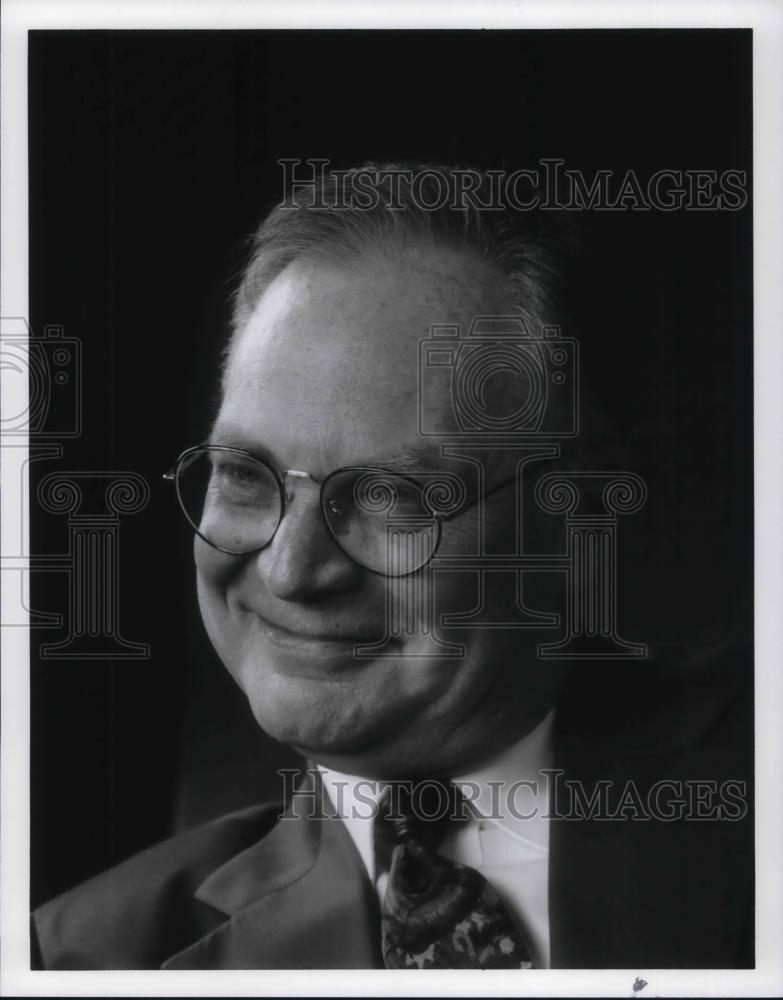 1998 Press Photo Dick Feagler Host of Feagler &amp; Friends - cvp11860 - Historic Images