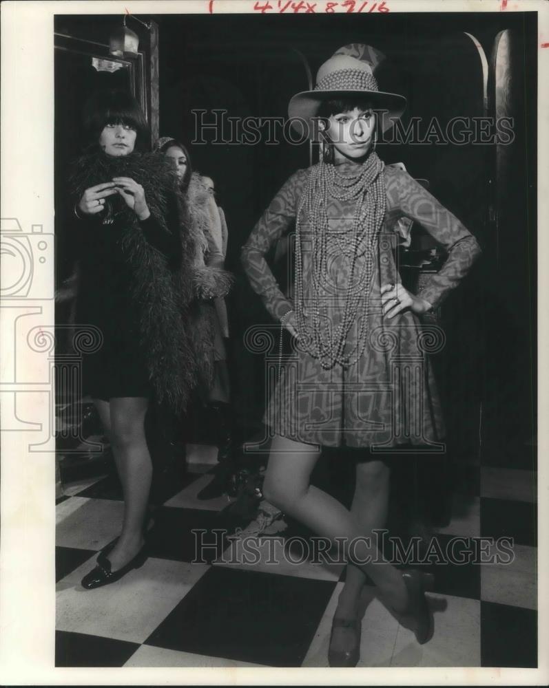 1967 Press Photo Geraldine Chaplin in Stranger in the House - cvp07013 - Historic Images