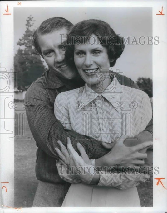 1975 Press Photo Susan Clark & Alex Karras in Babe - cvp05625 - Historic Images