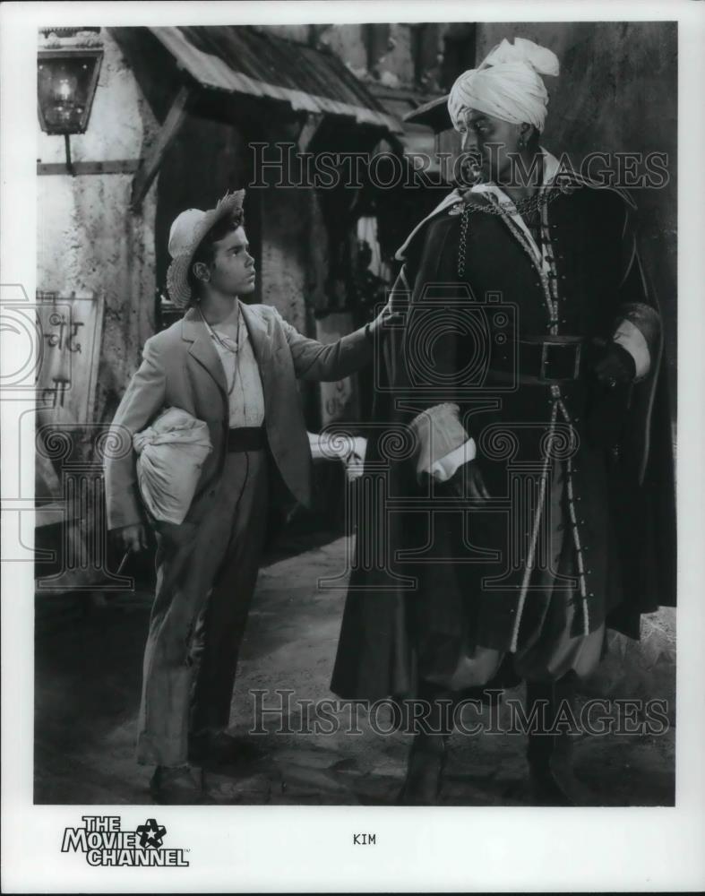 1987 Press Photo 2 boys in a scene in Kim movie - cvp19795 - Historic Images