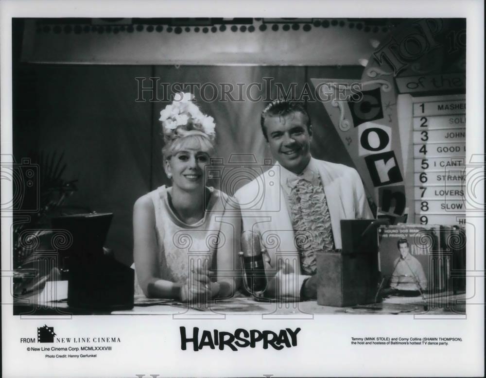 1988 Press Photo Mink Stole and Shawn Thompson star in a scene from Hairspray - Historic Images