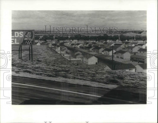 1994 Press Photo Oil on Masonite Chuck Fosman Homes on the Range 1978 - Historic Images