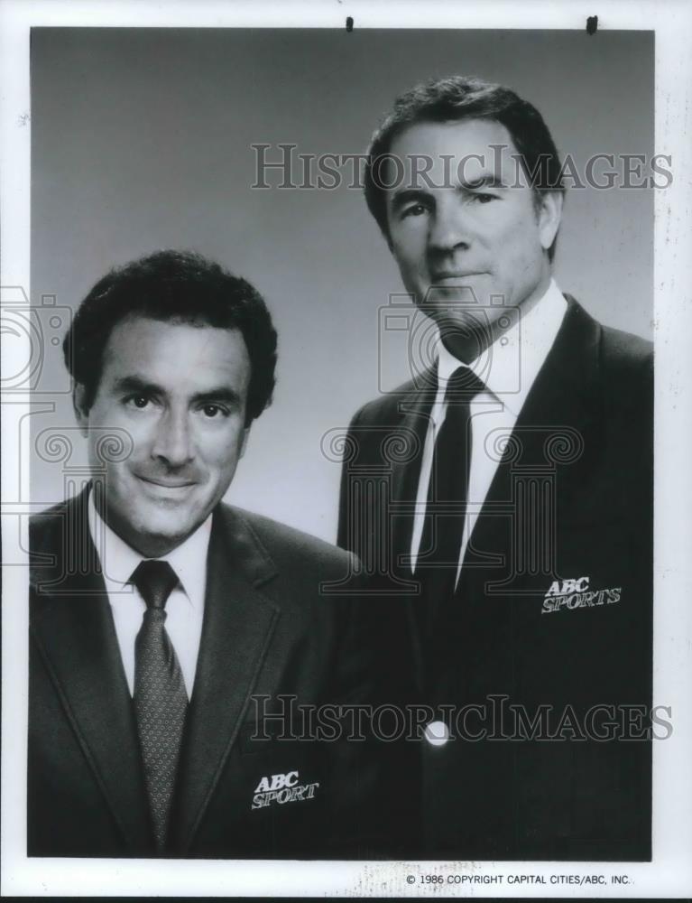 1986 Press Photo Al Michaels Frank Gifford Sportscasters Monday Night Football - Historic Images