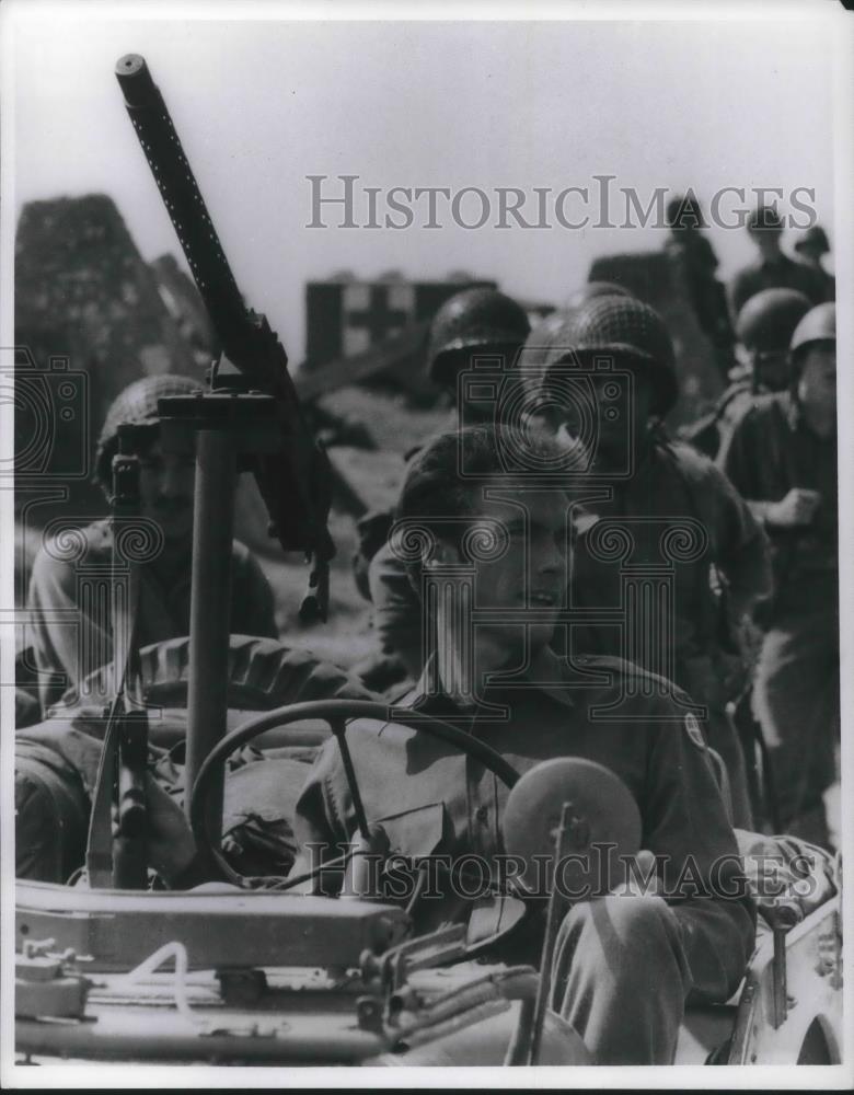 1969 Press Photo Clint Eastwood in a scene from The Warriors movie film - Historic Images