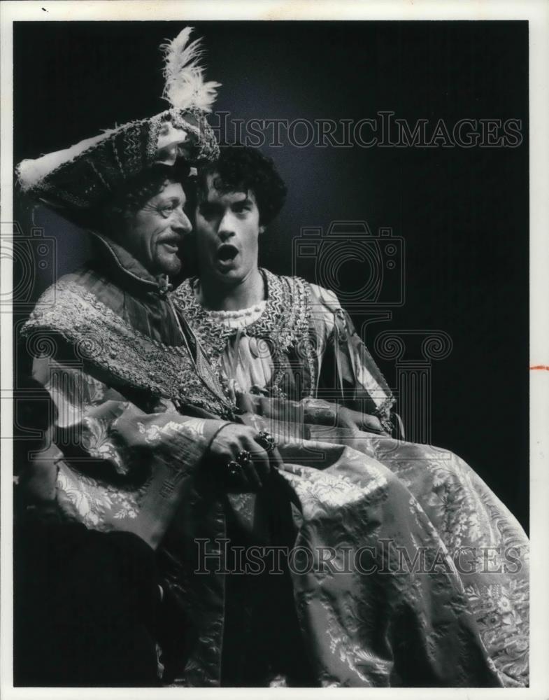 1978 Press Photo Bernard Kates and Tom Hanks in The Two Gentlemen of Verona - Historic Images