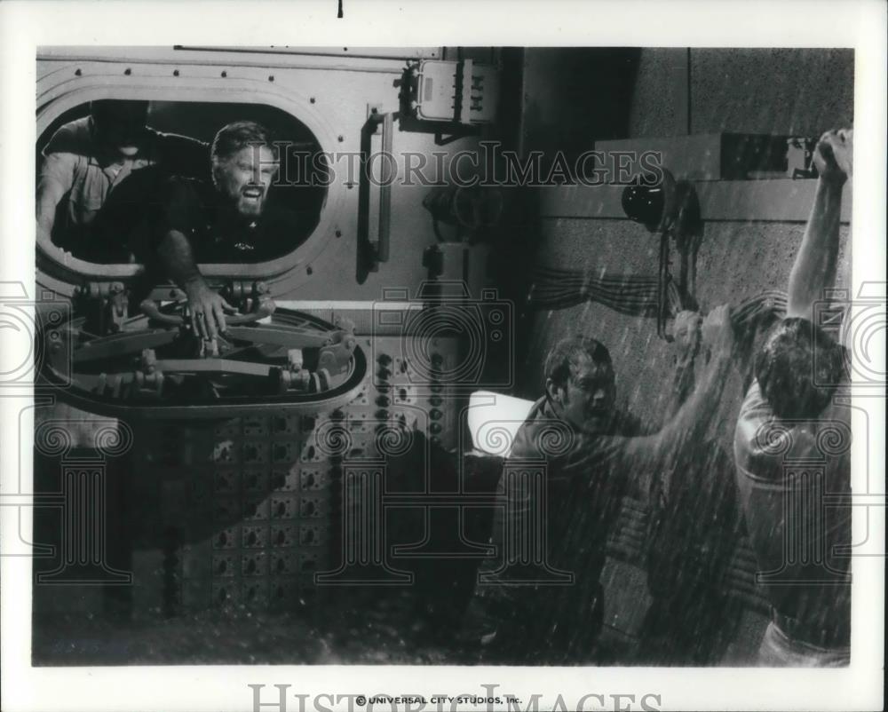 1978 Press Photo Ronny Cox, Stephen McHattie &amp; Charlton Heston in Gray Lady Down - Historic Images