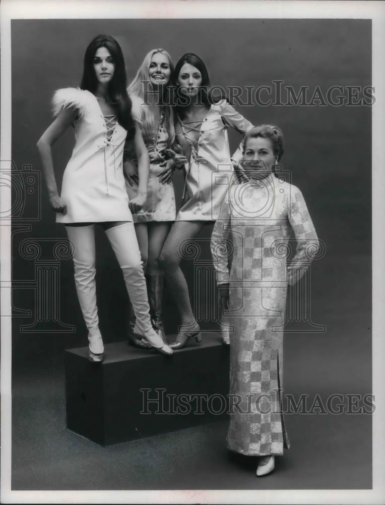 1967 Press Photo Joan Fontaine Karen Bowser Gretchen Reglan Model Of The Year - Historic Images