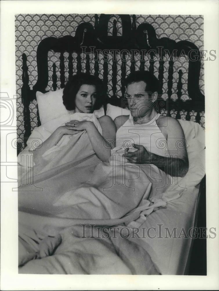 1975 Press Photo Ellen Burstyn and Charles Grodin in Same Time, Next Year - Historic Images