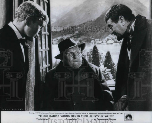 1970 Press Photo Gert Frobe in Those Daring Young Men in their Jaunty Jalopies - Historic Images