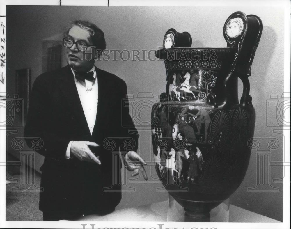 1989 Press Photo Evan H. Turner Director Philadelphia Museum of Art - cvp15764 - Historic Images