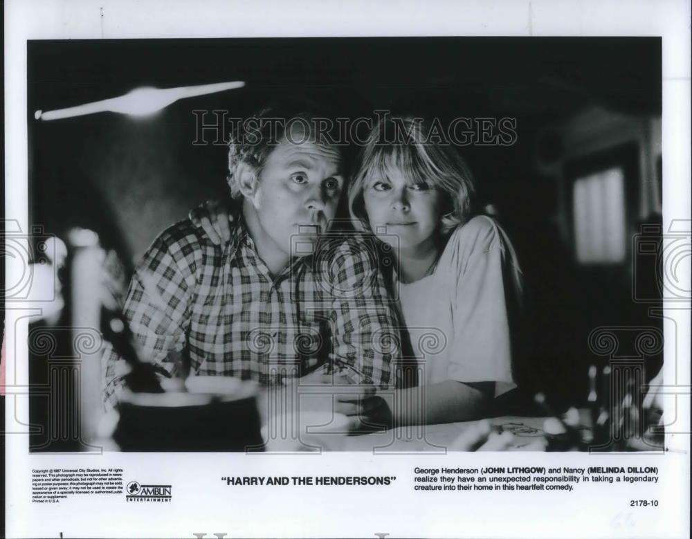 1987 Press Photo JOhn Lithgow &amp; Melinda Collin in Harry and The Hendersons - Historic Images