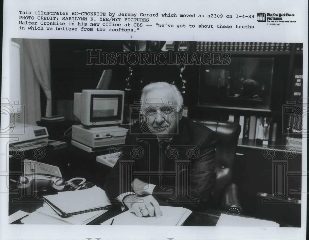1989 Press Photo Walter Cronkite in his new CBS office - cvp02003 - Historic Images