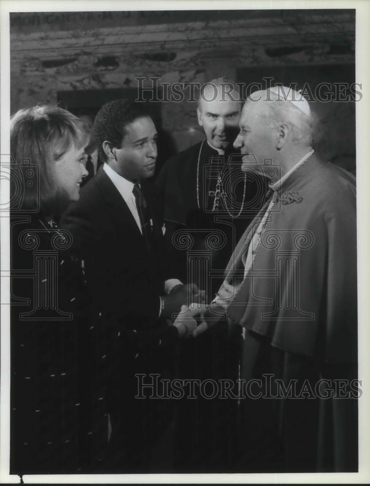 1986 Press Photo Bryant Gumbel &amp; Jane Pauley of Today Show Meet the Pope - Historic Images