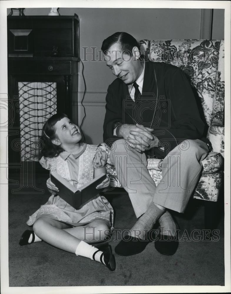 1956 Press Photo Milton Berle with daughter Vicki - cvp01210 - Historic Images