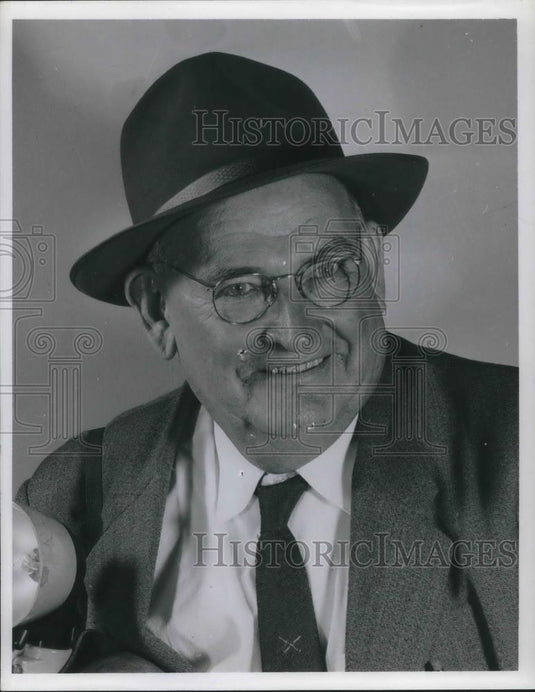 Press Photo Mr Edward Dork Newspaper Photographer Retired - cvp04457 - Historic Images