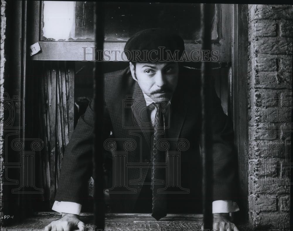 1969 Press Photo Alan Arkin in Popi - cvp15025 - Historic Images