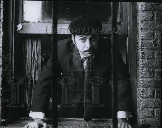 1969 Press Photo Alan Arkin in Popi - cvp15025 - Historic Images