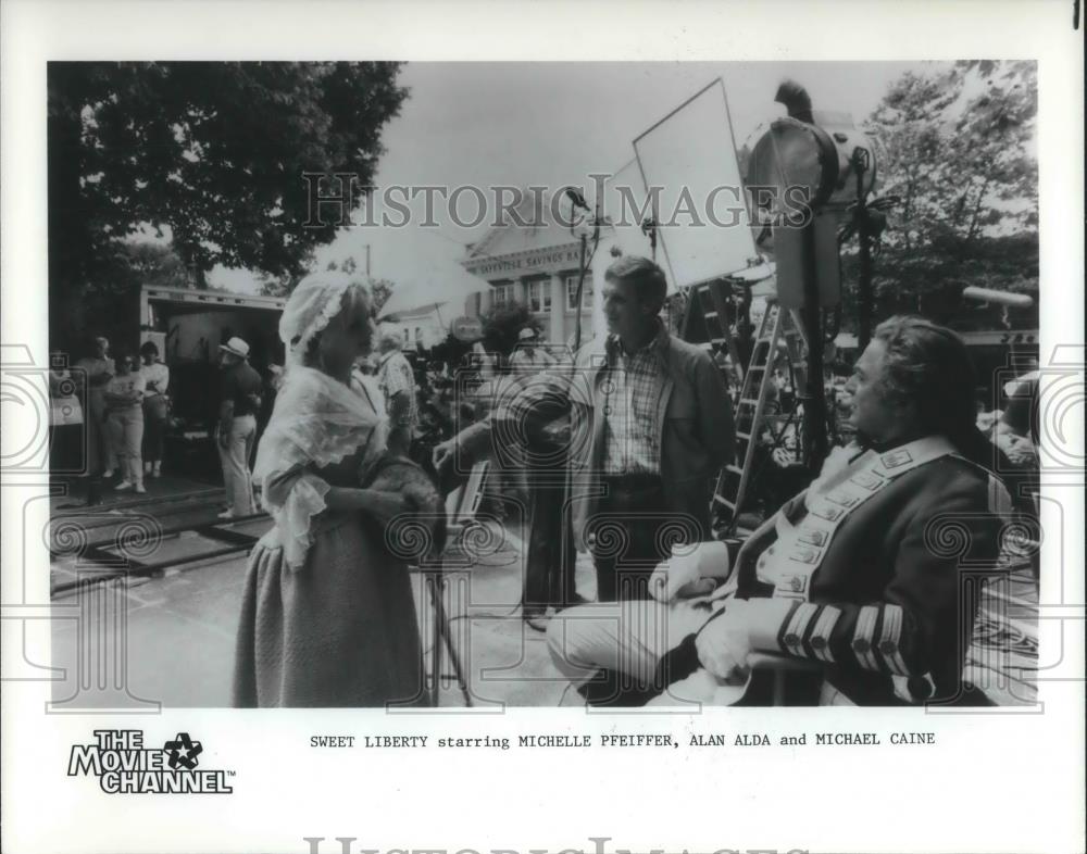 1987 Press Photo Michelle Pfeiffer Alan Alda and Michael Caine in Sweet Liberty - Historic Images