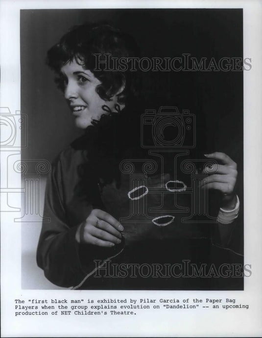 Press Photo Pilar Garcia in Dandelion - cvp18944 - Historic Images