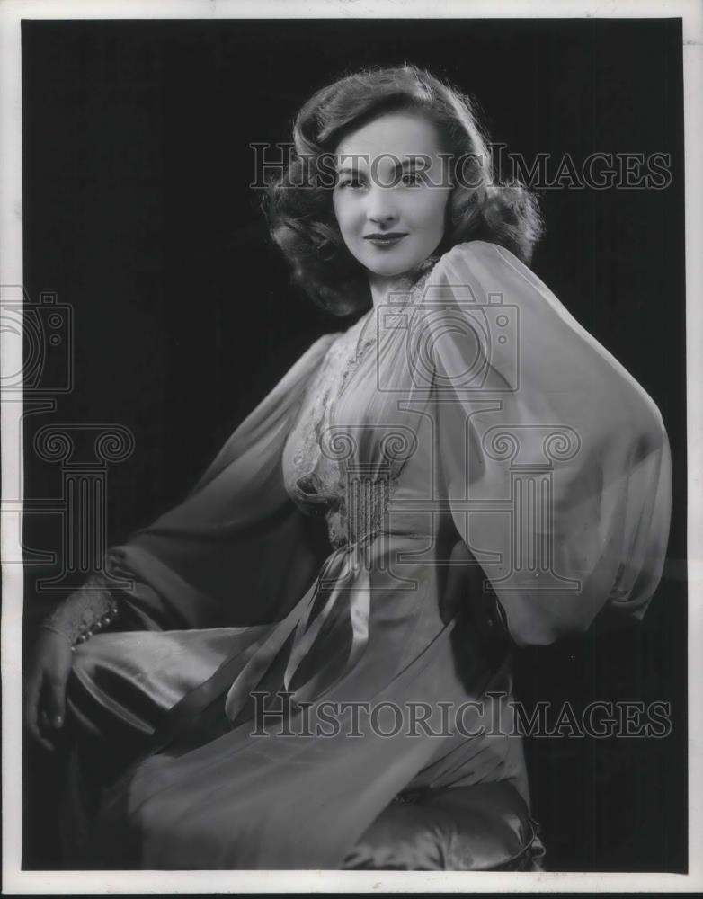 1944 Press Photo Sharon Douglas on Joan Davis Program with Jack Haley - Historic Images