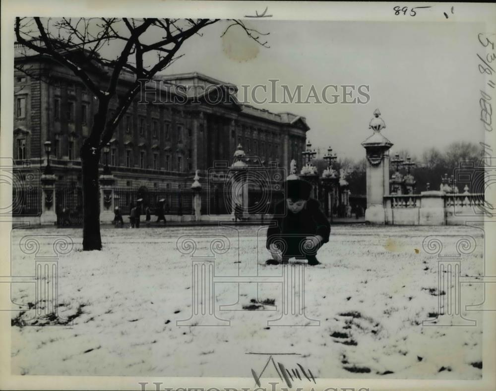 1962 Press Photo London Its the same the world over grownups gripe about the - Historic Images