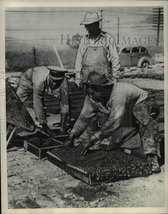 1946 Press Photo Making of adobe home in Albany, California - Historic Images
