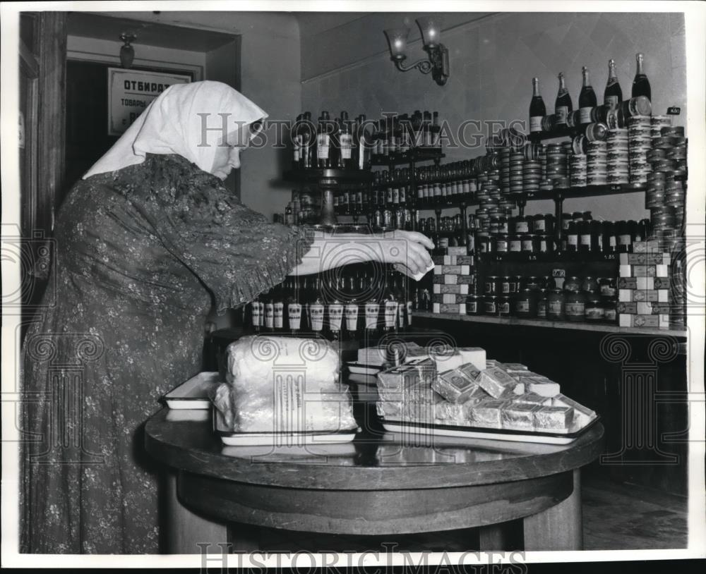 1957 Press Photo Supermarket In Moscow Russia - Historic Images