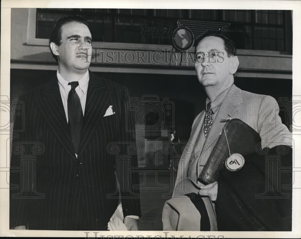 1943 Press Photo Jose J. Gonzales And Dr. Roberto Alamo En Route To Hot Springs - Historic Images