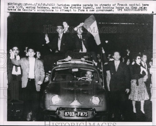 1958 Press Photo Paris Rioters Waving Flags Celebrate de Gaulle's New Government - Historic Images