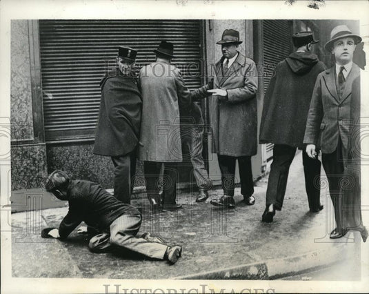 1934 Press Photo Paris Riot Police City Hall Communists Harmed Demonstration - Historic Images