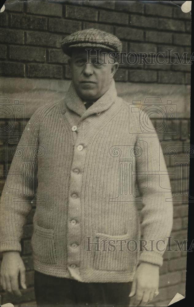 1919 Press Photo Mott Hinkel pose for a photo - Historic Images