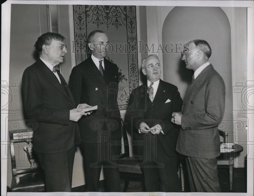 1935 Press Photo National Conferencer on Debtor Relief Laws in Astoria Hotel - Historic Images