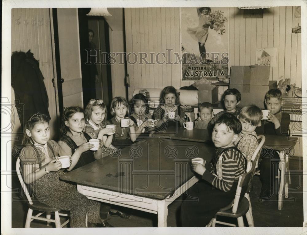 1942 Press Photo Children at the Goodrick Settlement - Historic Images