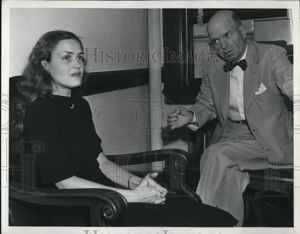 1946 Press Photo Ft Worth Texas Mrs Wilma Stokes &amp; atty WP McLean she shot hubby - Historic Images