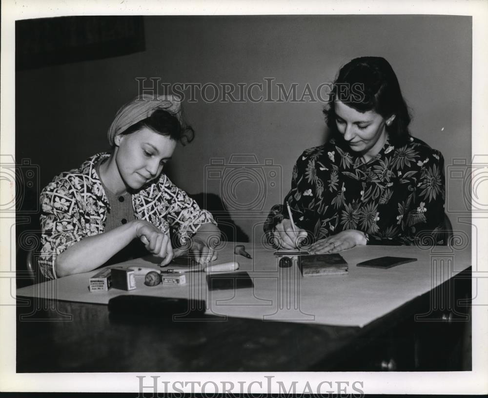 1943 Press Photo Caledonia PTA Mrs James McNerny &amp; Mrs J W Smith - Historic Images