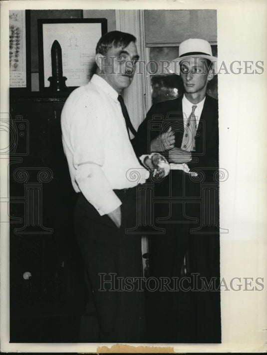 1932 Press Photo Warden F.C. Helving of the House of Refuge on Randall's Island - Historic Images