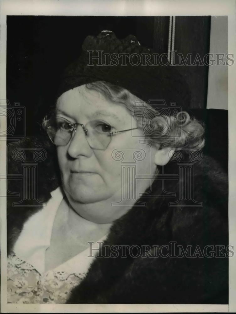 1940 Press Photo Mrs. Jennie Dole sues to test legality of Philadelphia wage tax - Historic Images