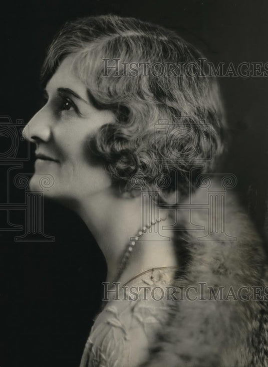 1931 Press Photo Miss Lida Woodring presides at many social functions - Historic Images