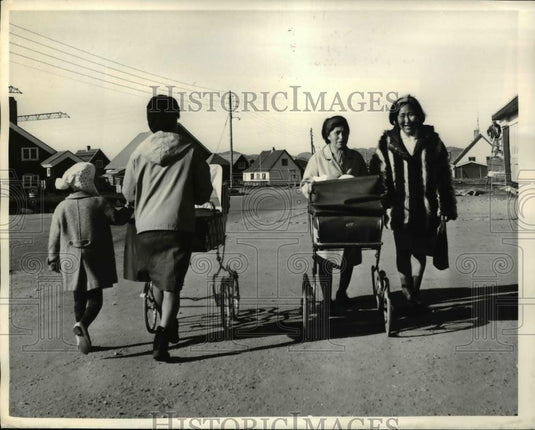 1968 Press Photo Mother's Wheeling Babies In Carriages On Godthaab's Main Street - Historic Images