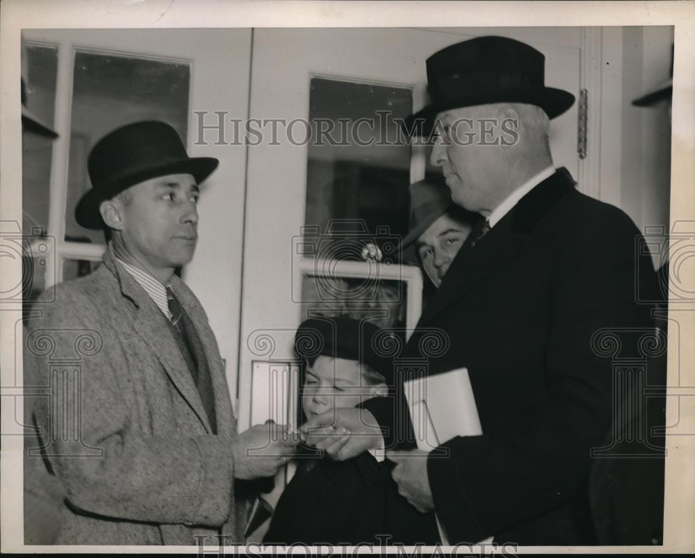 1937 Press Photo Postmaster General Farley Accepts To Spring Valley NY P.O. - Historic Images