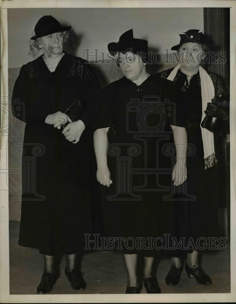 1938 Press Photo Mrs Margaret Barhorst, Mrs William Barhost &amp; sister Mary Koning - Historic Images